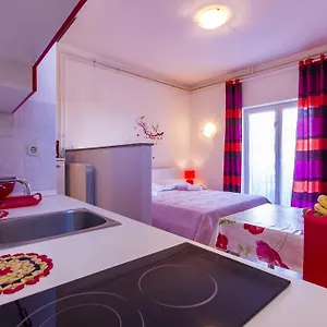 Lori Apartman